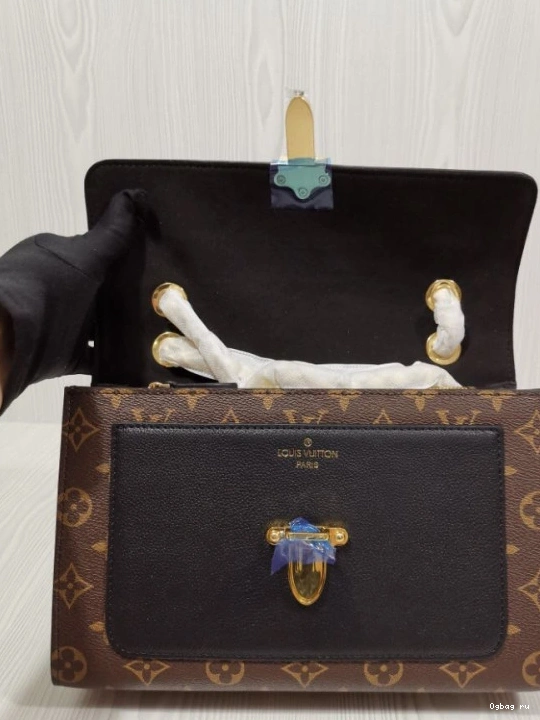 Louis Vuitton VICTOIRE 0805